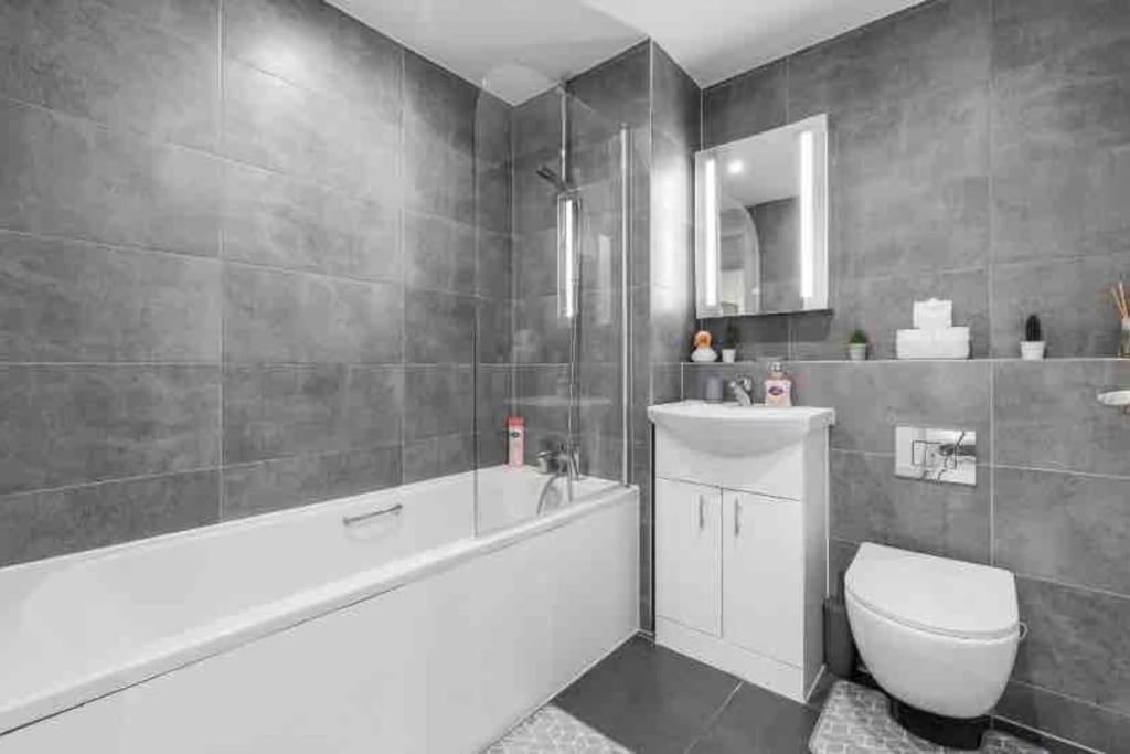 דירות Cozy Flat Near London Eye/ Victoria / Vauxhall מראה חיצוני תמונה